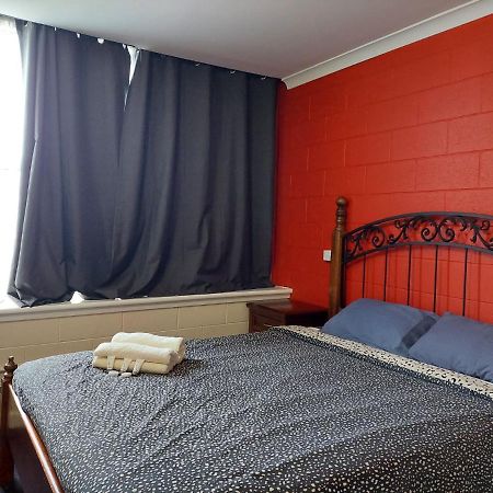 Port Adelaide Backpackers Hostel Екстериор снимка