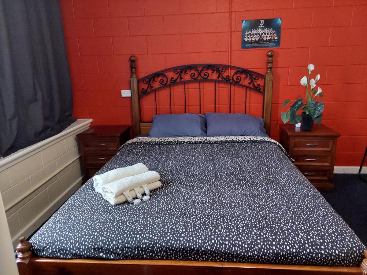 Port Adelaide Backpackers Hostel Екстериор снимка