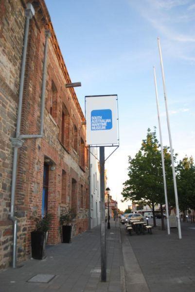Port Adelaide Backpackers Hostel Екстериор снимка