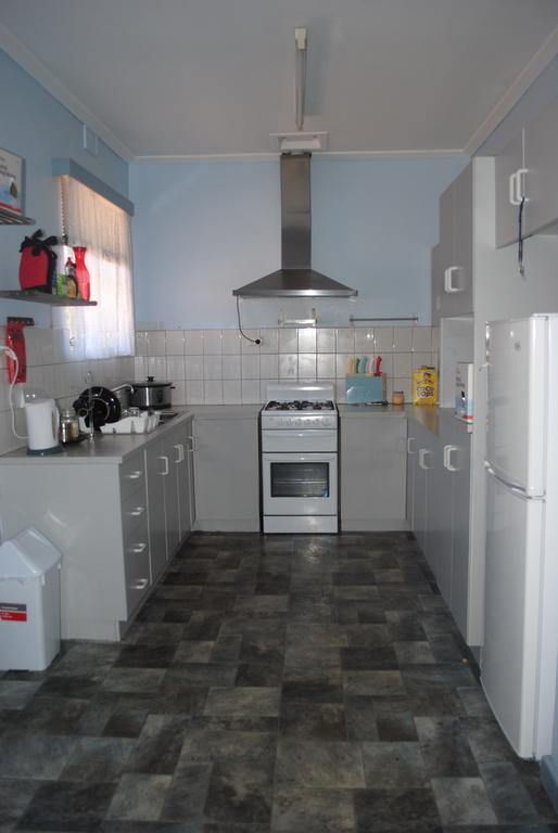 Port Adelaide Backpackers Hostel Екстериор снимка