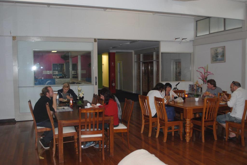 Port Adelaide Backpackers Hostel Екстериор снимка