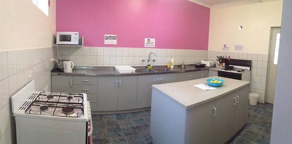 Port Adelaide Backpackers Hostel Екстериор снимка