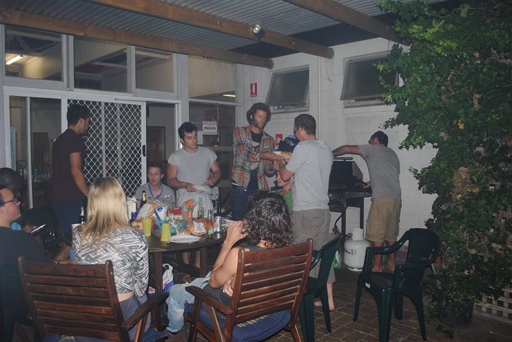 Port Adelaide Backpackers Hostel Екстериор снимка