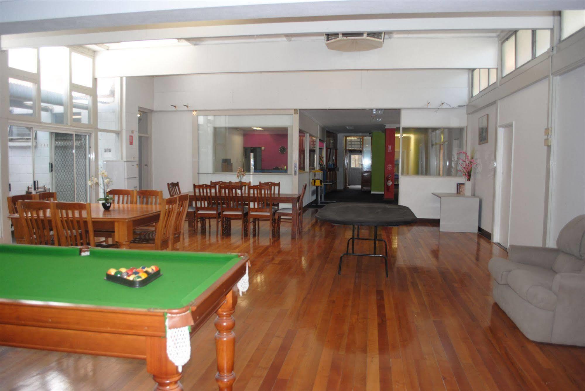 Port Adelaide Backpackers Hostel Екстериор снимка