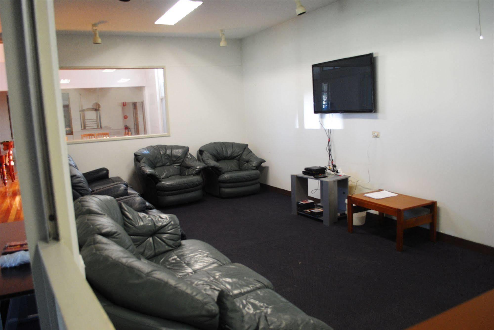 Port Adelaide Backpackers Hostel Екстериор снимка