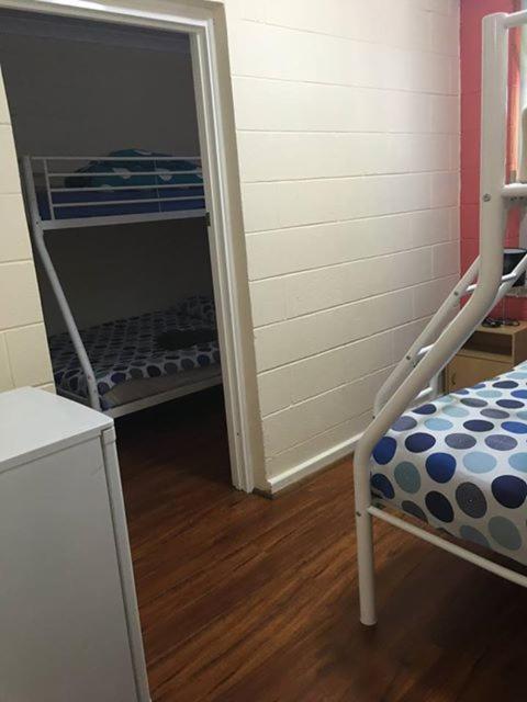 Port Adelaide Backpackers Hostel Екстериор снимка