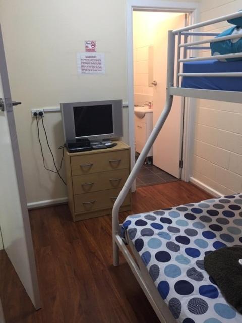 Port Adelaide Backpackers Hostel Екстериор снимка